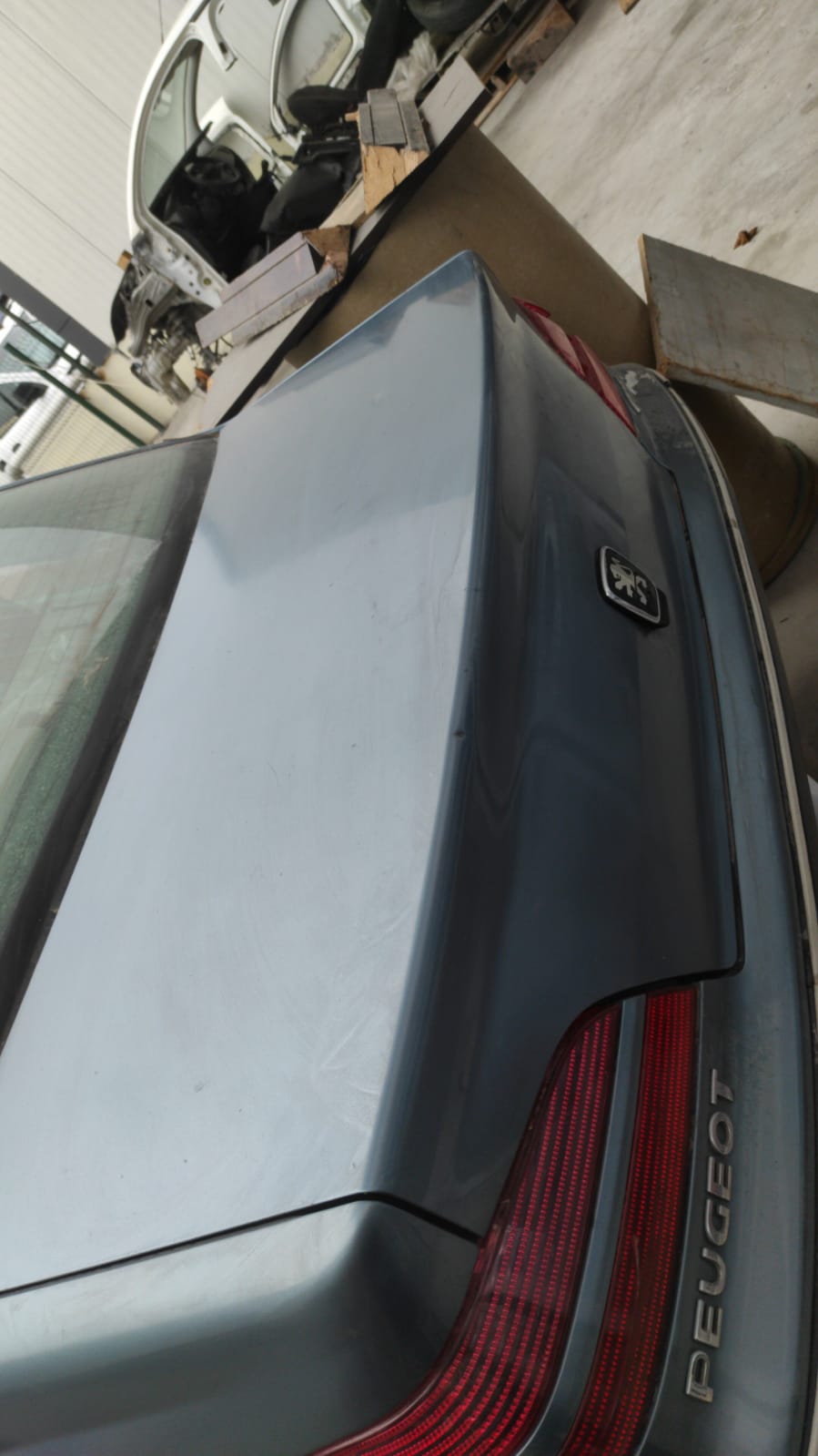 peugeot-406-cikma-orjinal-bagaj-kapagi Peugeot 406 Çıkma Orjinal Bagaj Kapağı