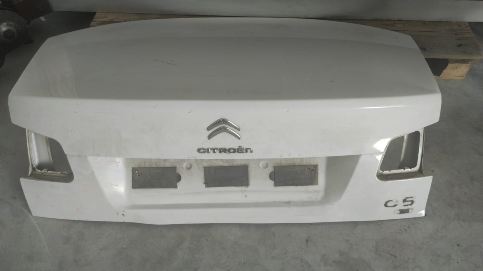 citroen-c5-cikma-orjinal-beyaz-bagaj-kapagi Citroen C5 Çıkma Orjinal Beyaz Bagaj Kapağı