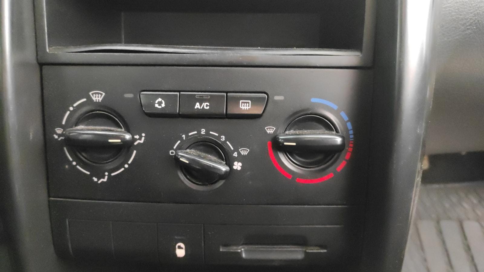 peugeot-207-cikma-orjinal-kalorifer-paneli Peugeot 207 Çıkma Orjinal Kalorifer Paneli