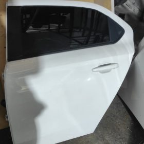 Peugeot 301 Çıkma Beyaz Sol Arka Kapı