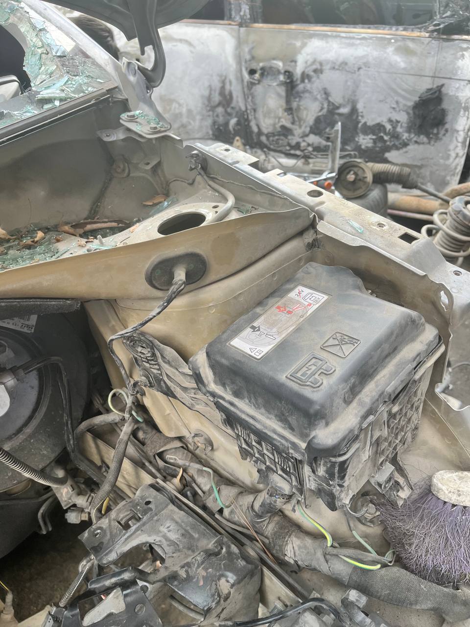 Citroen c elysee 1.5 dizel sol şase tesisatı Citroen c elysee 1.5 dizel sol şase tesisatı