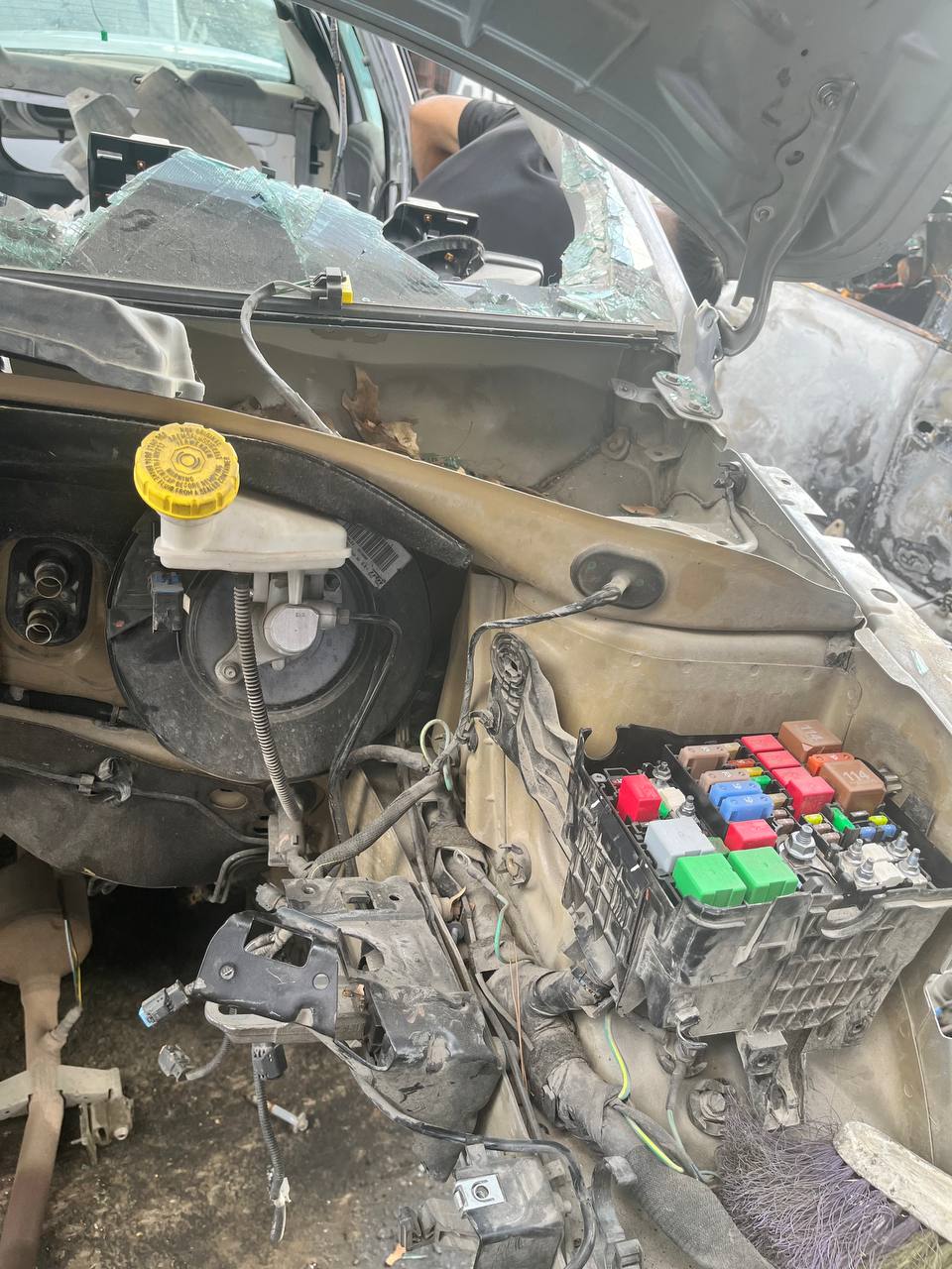 Peugeot 301 1.5 dizel sol şase tesisat Peugeot 301 1.5 dizel sol şase tesisat