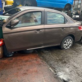 Peugeot 301 çıkma sol ön kapı