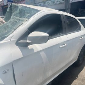 Peugeot 301 çıkma sol ön kapı orijinal