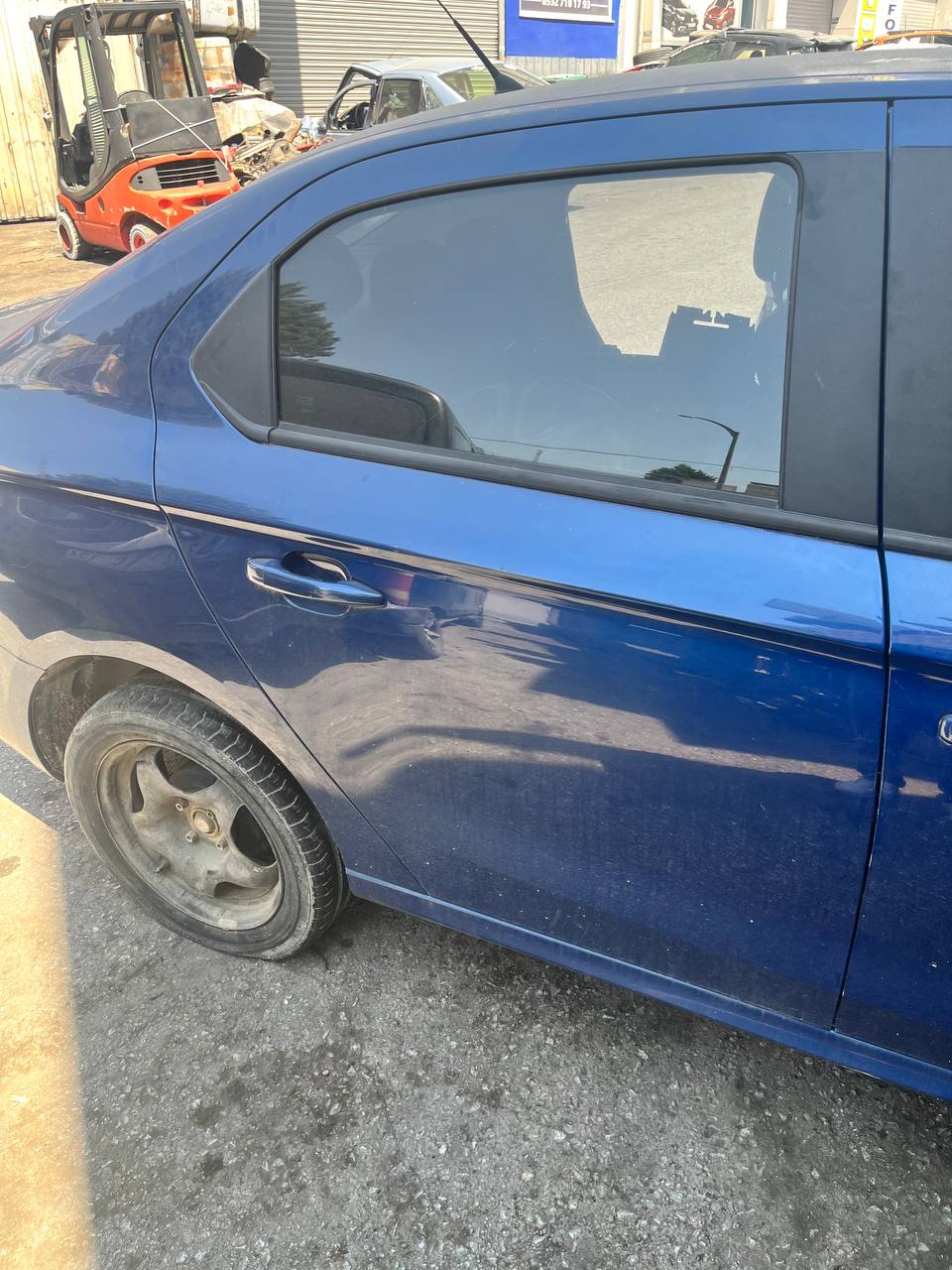 Peugeot 301 sağ arka kapı çıkma orijinal Peugeot 301 sağ arka kapı çıkma orijinal