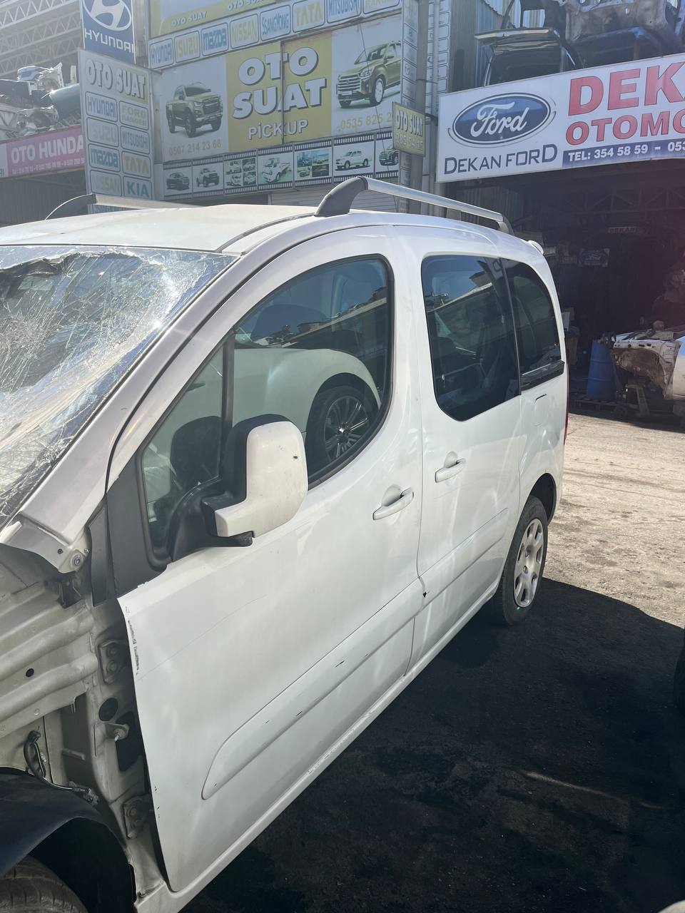 Peugeot Partner Tepee Çıkma Sol Ön Kapı Beyaz Peugeot Partner Tepee Çıkma Sol Ön Kapı Beyaz